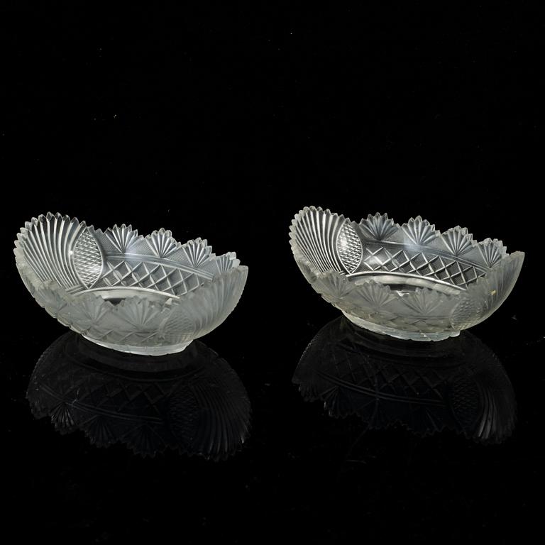 A set of three cut glass bowls, England, 19th Century.