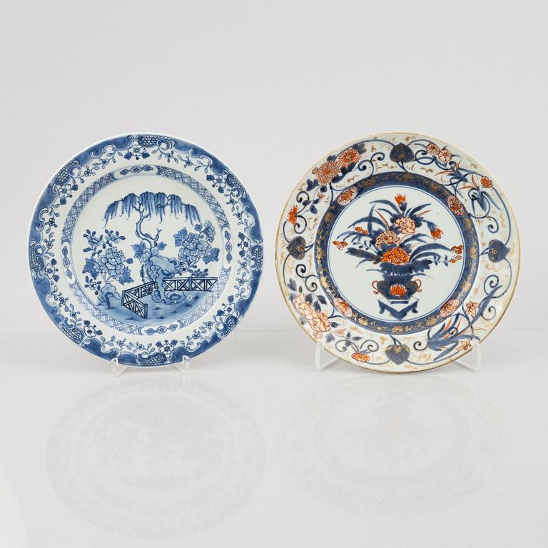 Six pieces of blue and white export porcelain, China, 18th and 19th century.