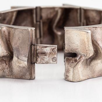 Matti Hyvärinen, armband, sterlingsilver, Sirokoru Oy 1973.
