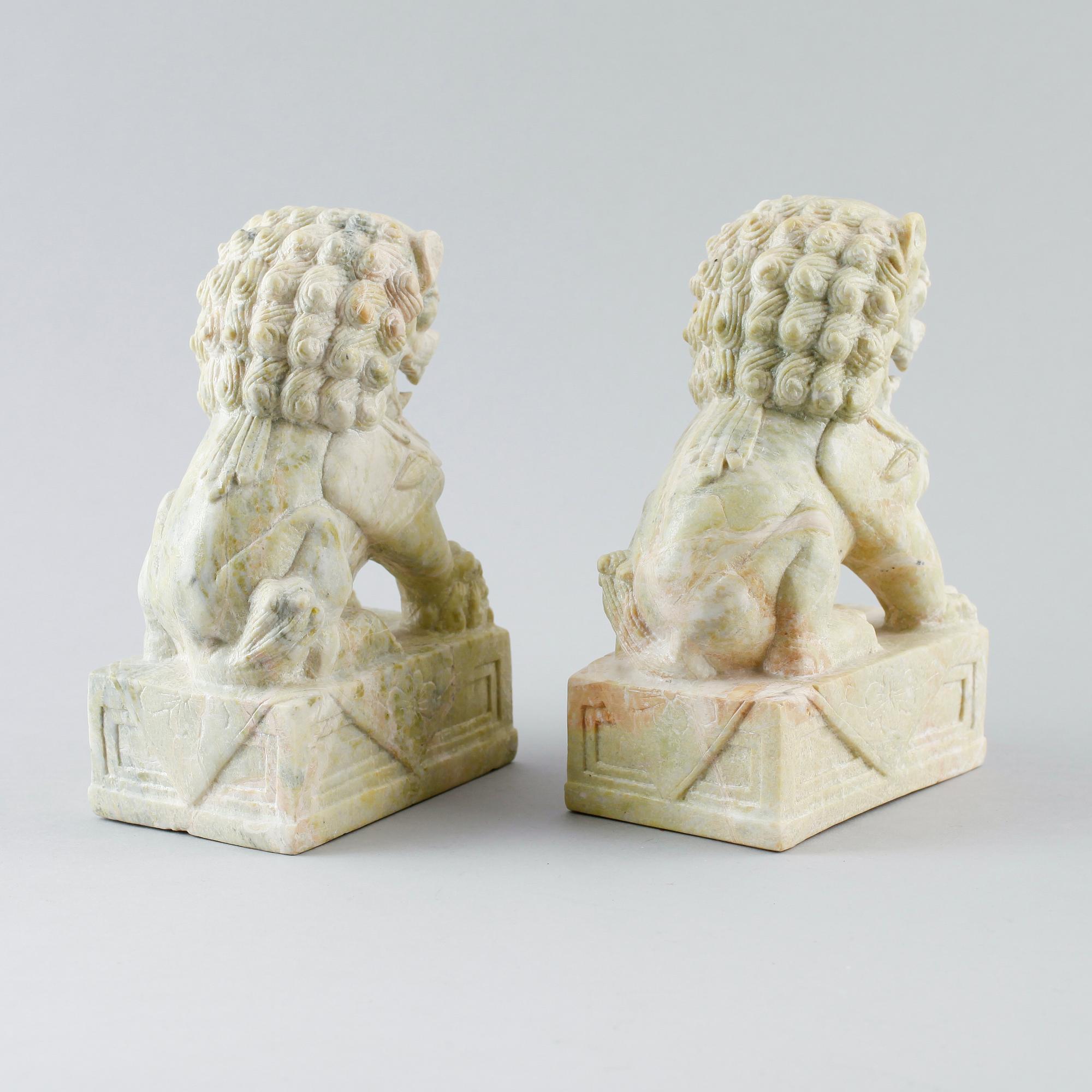 FIGURER, 1 par, grön sten, Kina, 1900-tal.