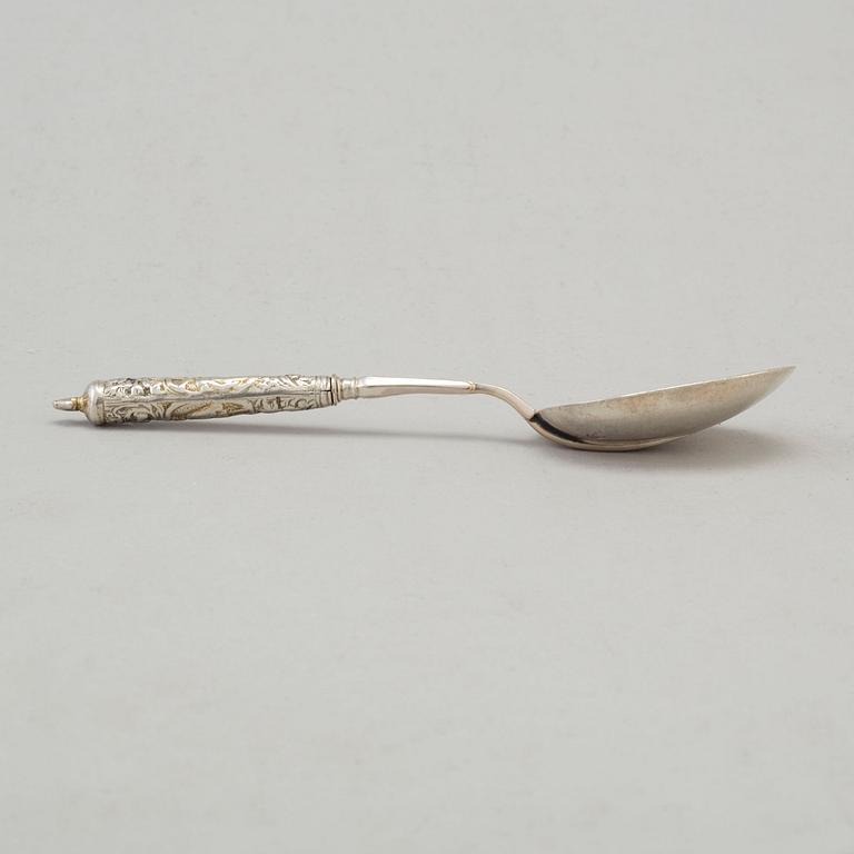 A SILVER RAT TAIL SPOON, probably Germany, 17th/18th century.