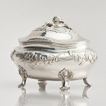 A Swedish 18th century silver sugar-casket, mark of Arvid Castman the younger, Eksjö 1774.