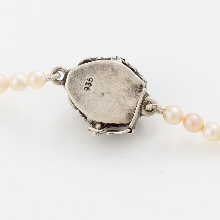 Collier odlade pärlor lås silver med paste.