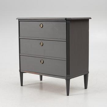 Chest of drawers, Gustavian style, early 20th century.