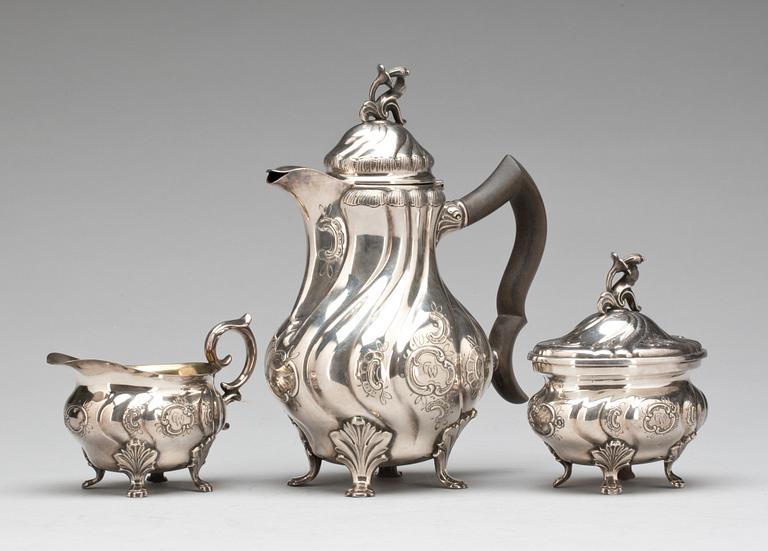 KAFFESERVIS, 3 delar, silver, C.G Hallberg, Stockholm, 1945. Total vikt ca 700 g.