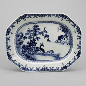 STEKFAT, 5 st. Porslin, Qing dynastin, Qianlong (1736-95).