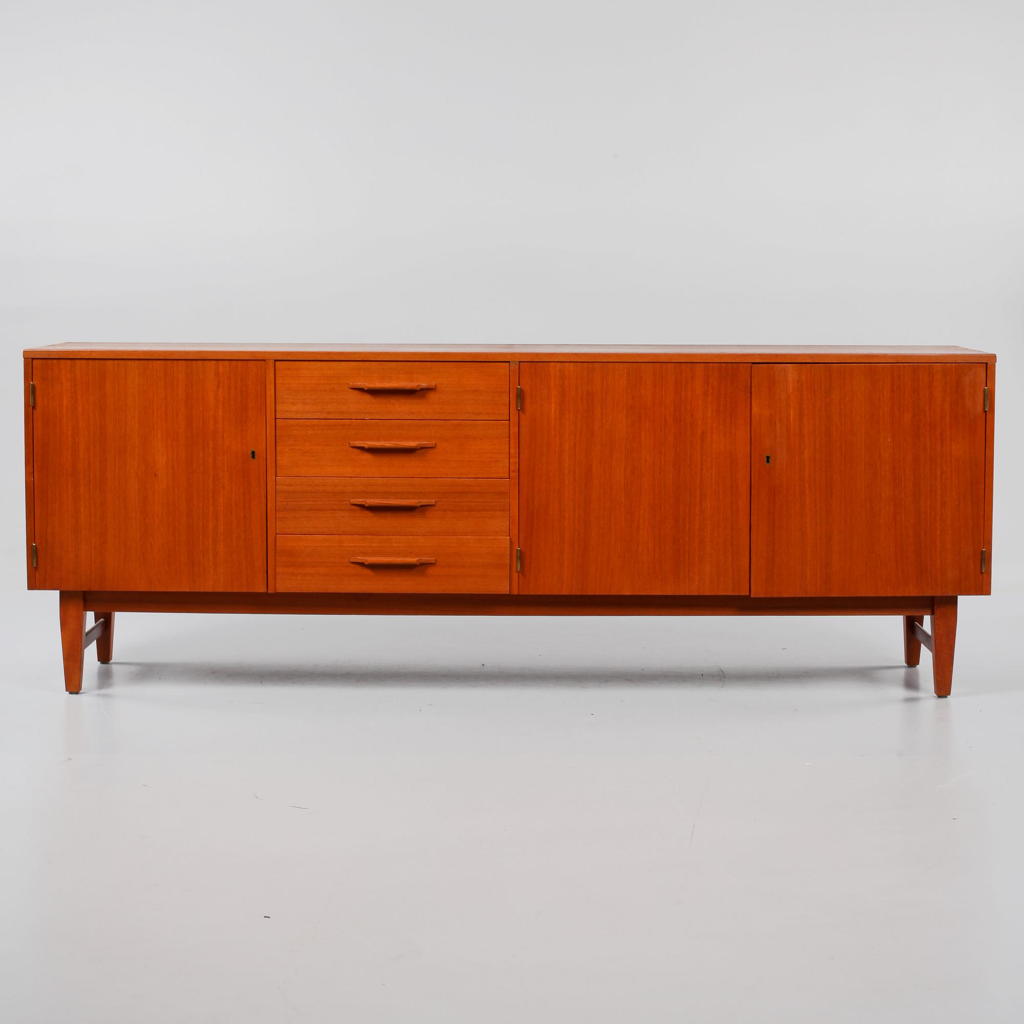 SIDEBOARD, Sverige, 1900-talets mitt.