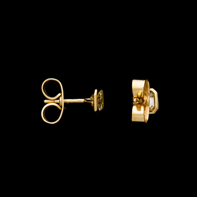 A PAIR OF EARRINGS, 18K gold, emerald cut diamonds. T. Tillander 2006. Weight ca 1.6 g in total.