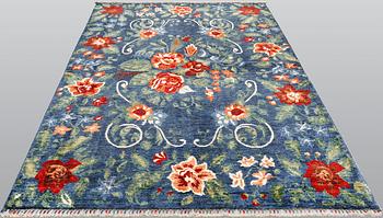 A Ziegler design carpet, ca 235 x 175 cm.