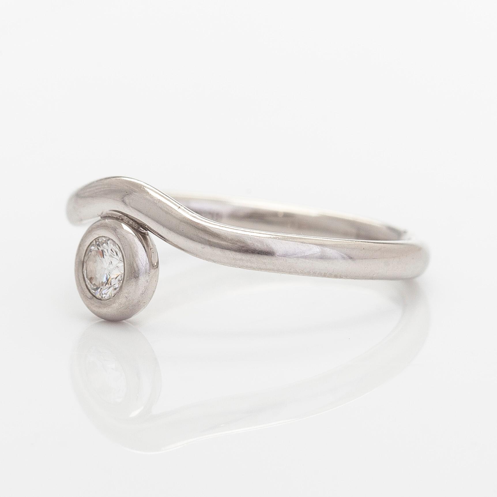 Tiffany & Co, Elsa Peretti, sormus, "Diamonds by The Yard", platinaa ja briljanttihiottu timantti.