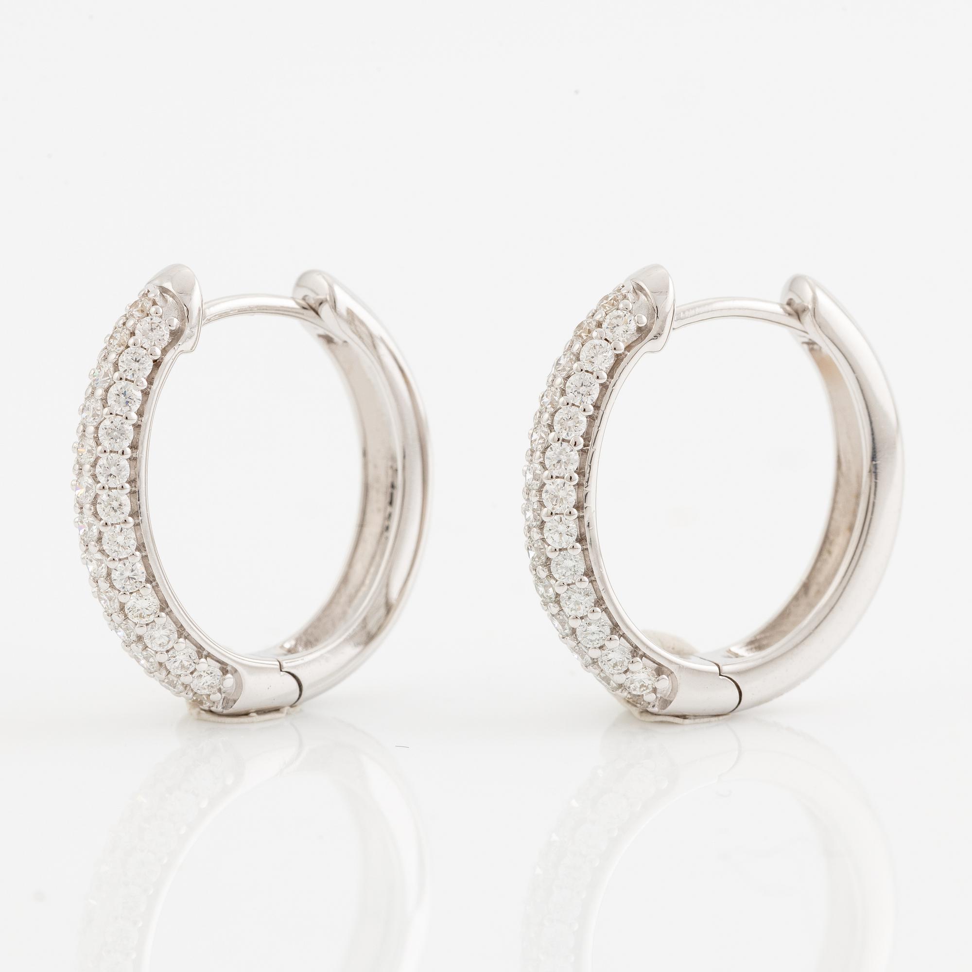 Hoop earrings 18K white gold with brilliant-cut diamonds.
