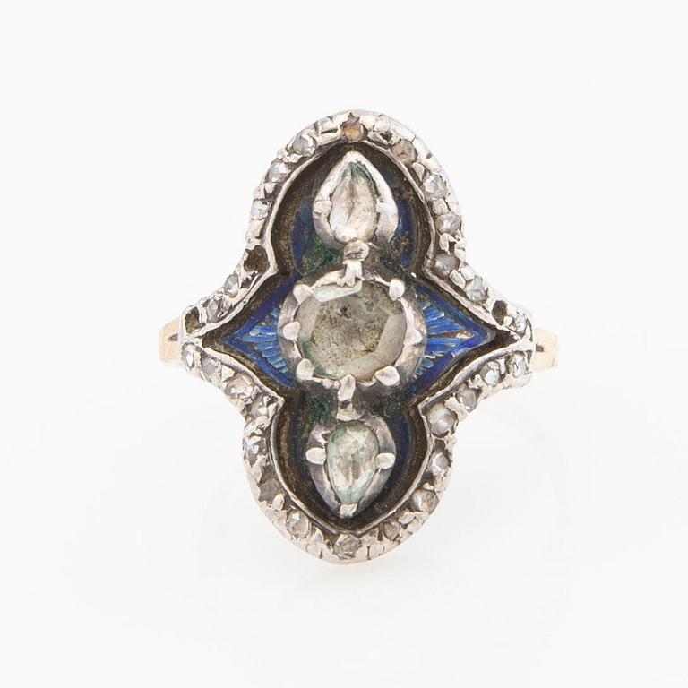 Ring, 18K gold and enamel, set with brilliant-cut diamonds.