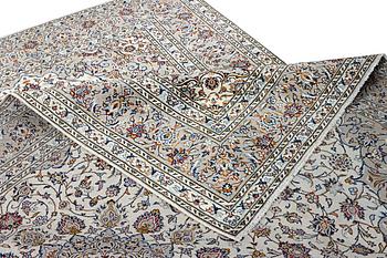 A Kashan carpet, c. 355 x 245 cm.