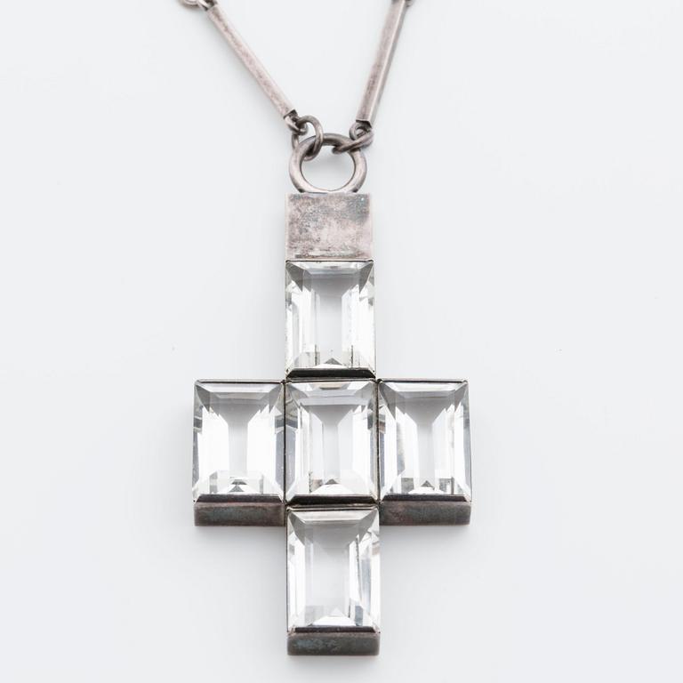 Wiwen Nilsson, hängsmycke, korsformat, Lund 1943, sterling och bergkristall.