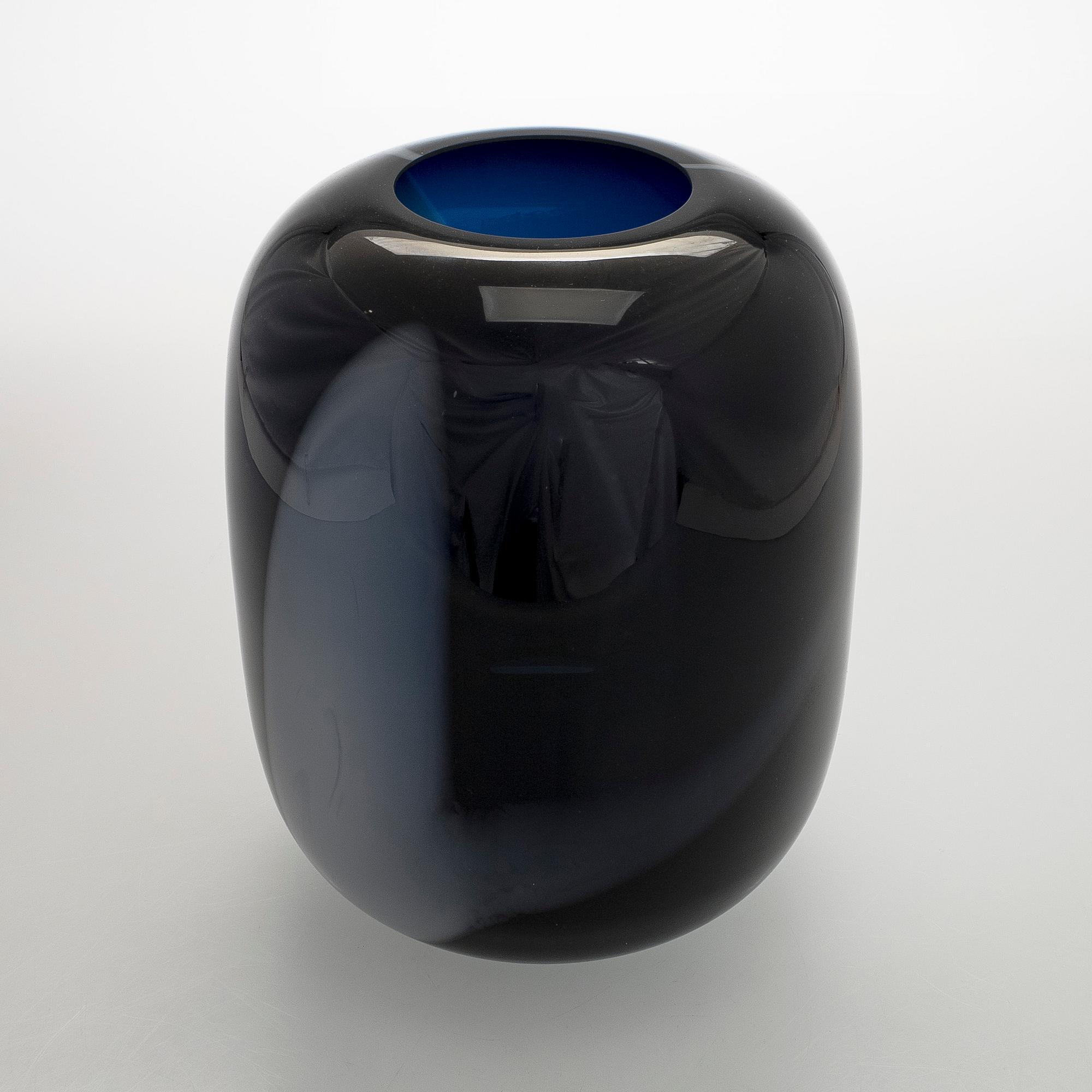 Timo Sarpaneva, an art object 'Blues' signed Timo Sarpaneva 68 / 1985.