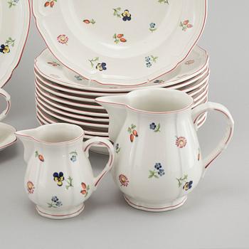 A Villeroy & Bosch 72 pcs dinner service "Petite Fleur".