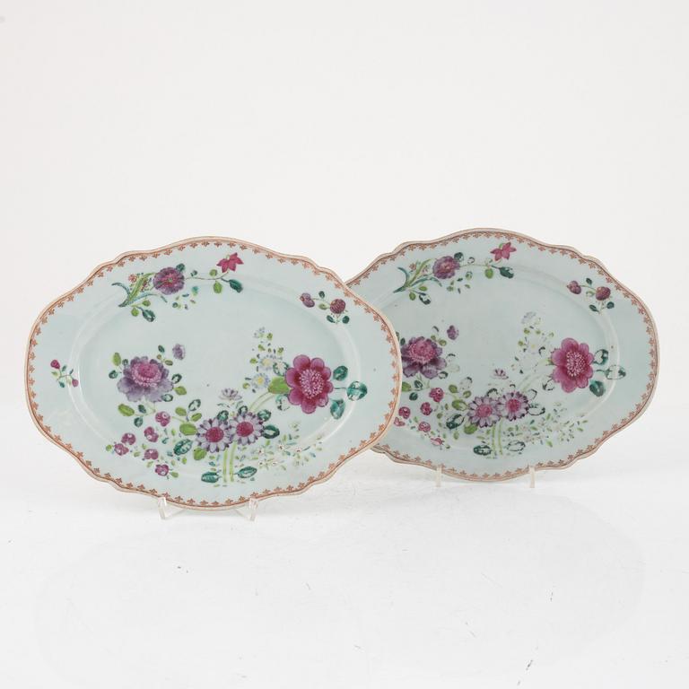 A pair of Chinese export porcelain famille rose dishes, Qing dynasty, Qianlong (1736-95).