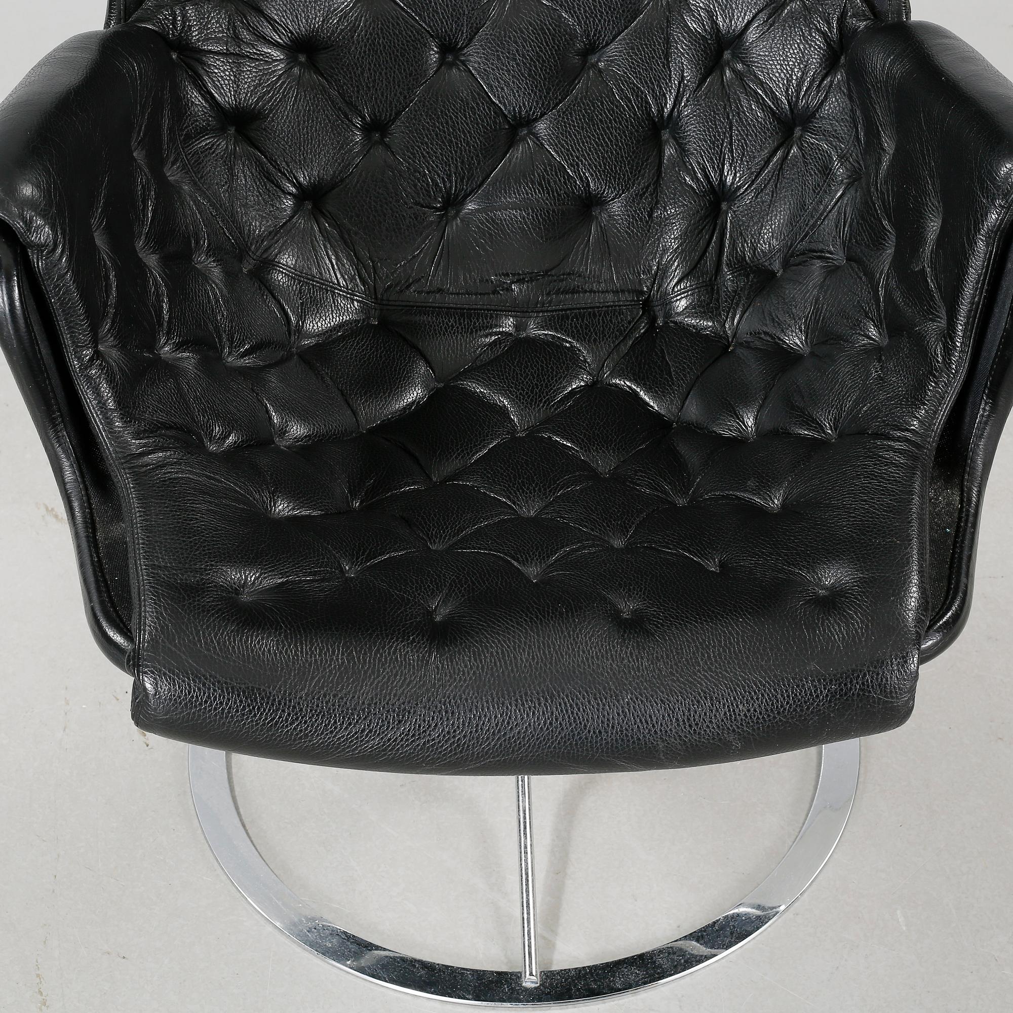 A "Jetson" chair, designed by 5Bruno Mathsson dfor Dux, made around year 2000.