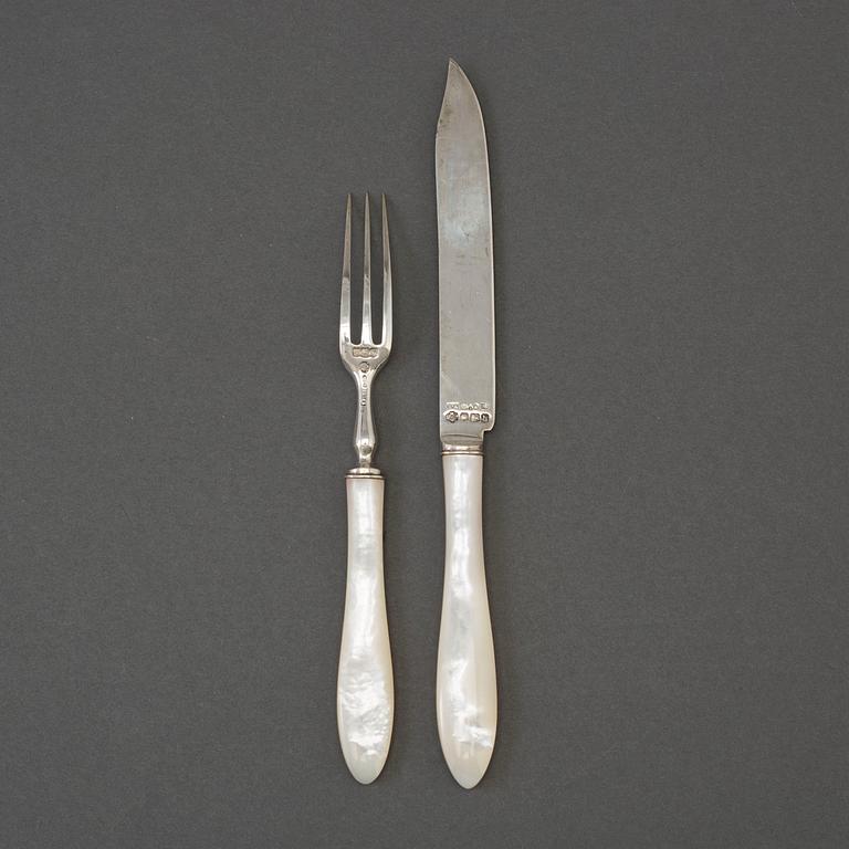 WILLIAM HUTTON & SONS, a set of 12 silver and mother-of-peral fruit cutlery from Sheffield, England, 1922.