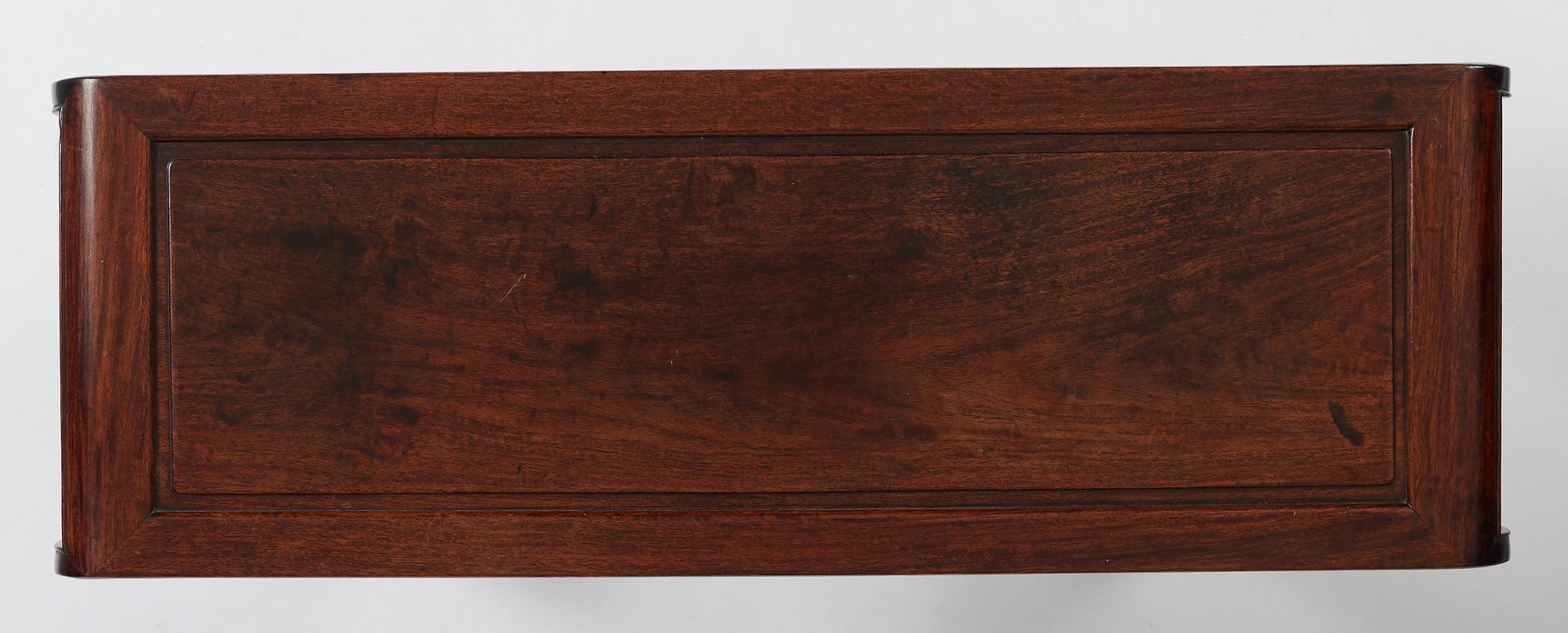 Altarbord, hardwood. Sen Qingdynasti.