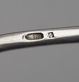 A SPOON, 88 silver, cloisonné enamelling. Feodor Rückert, Moscow 1908-17.