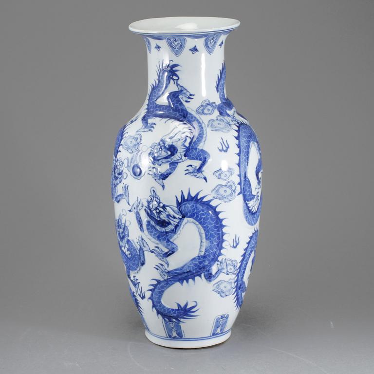 VAS, porslin, Kina, modern tillverkning.