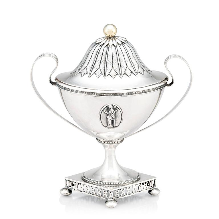 A Swedish early 19th Century silver sugar bowl with lid, marks of Johan Malmstedt, Gothenburg 1810.