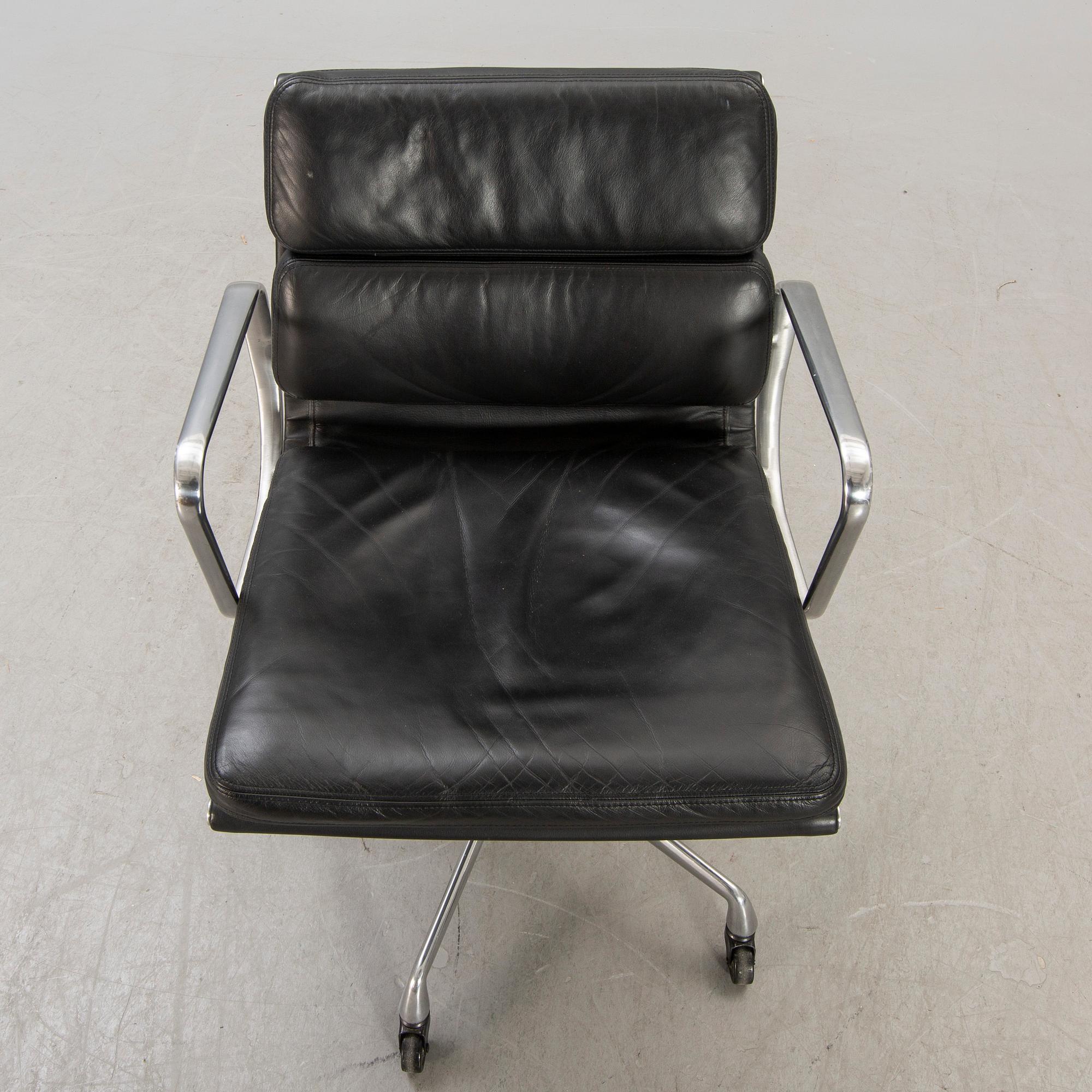Charles and Ray Eames, Skrivbordsstol/kontorsstol, "EA 217 Soft Pad Chair", Vitra.