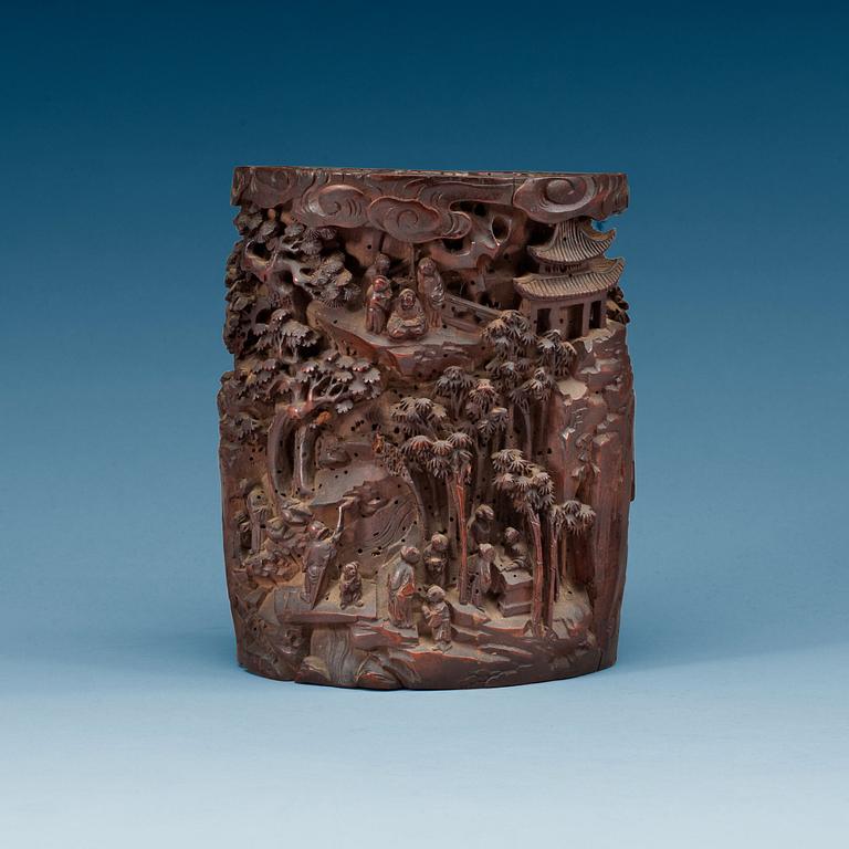 A wooden brush pot, late Qing dynasty (1644-1912).