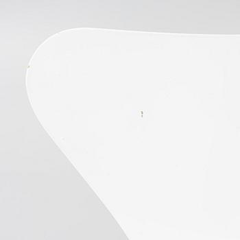 Arne Jacobsen, stolar, 2 st, "Sjuan", 1900-talets slut.