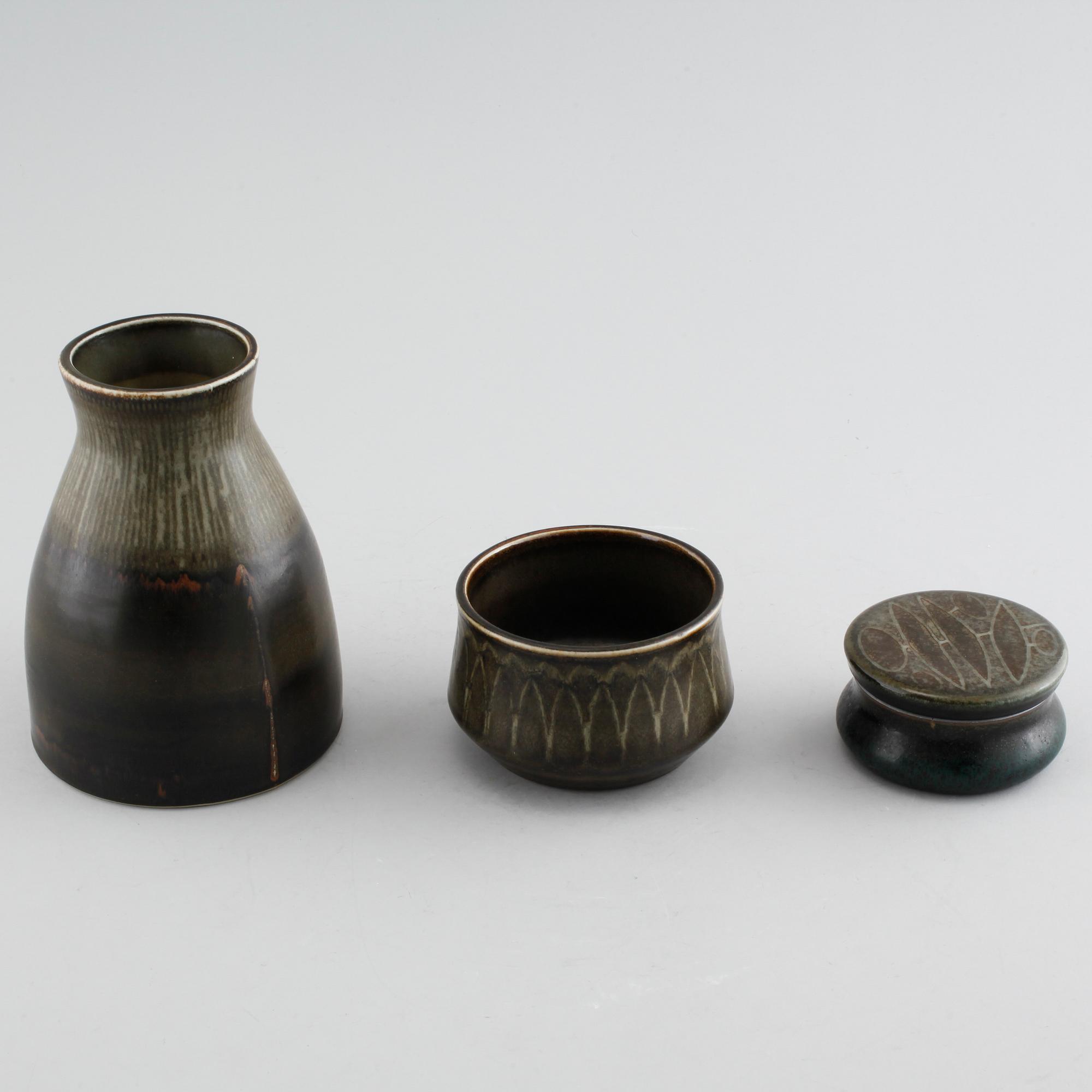 A vase, a bowl and a jar with lid in ceramic, designed by Carl-Harry Stålhane for Rörstrand, Ateljé, 1950/60s.