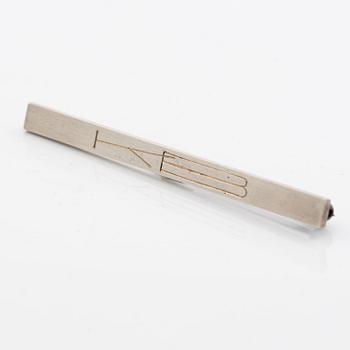Wiwen Nilsson, brosch med monogramgravyr, sterlingsilver, Lund 1949.