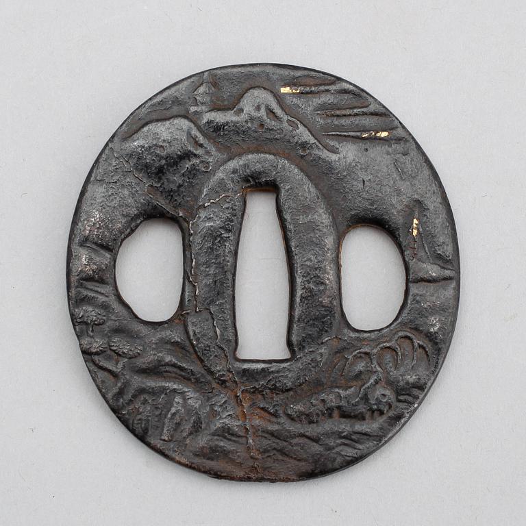 TSUBA, metall, Japan, signerad Jakushi, 1800-tal.