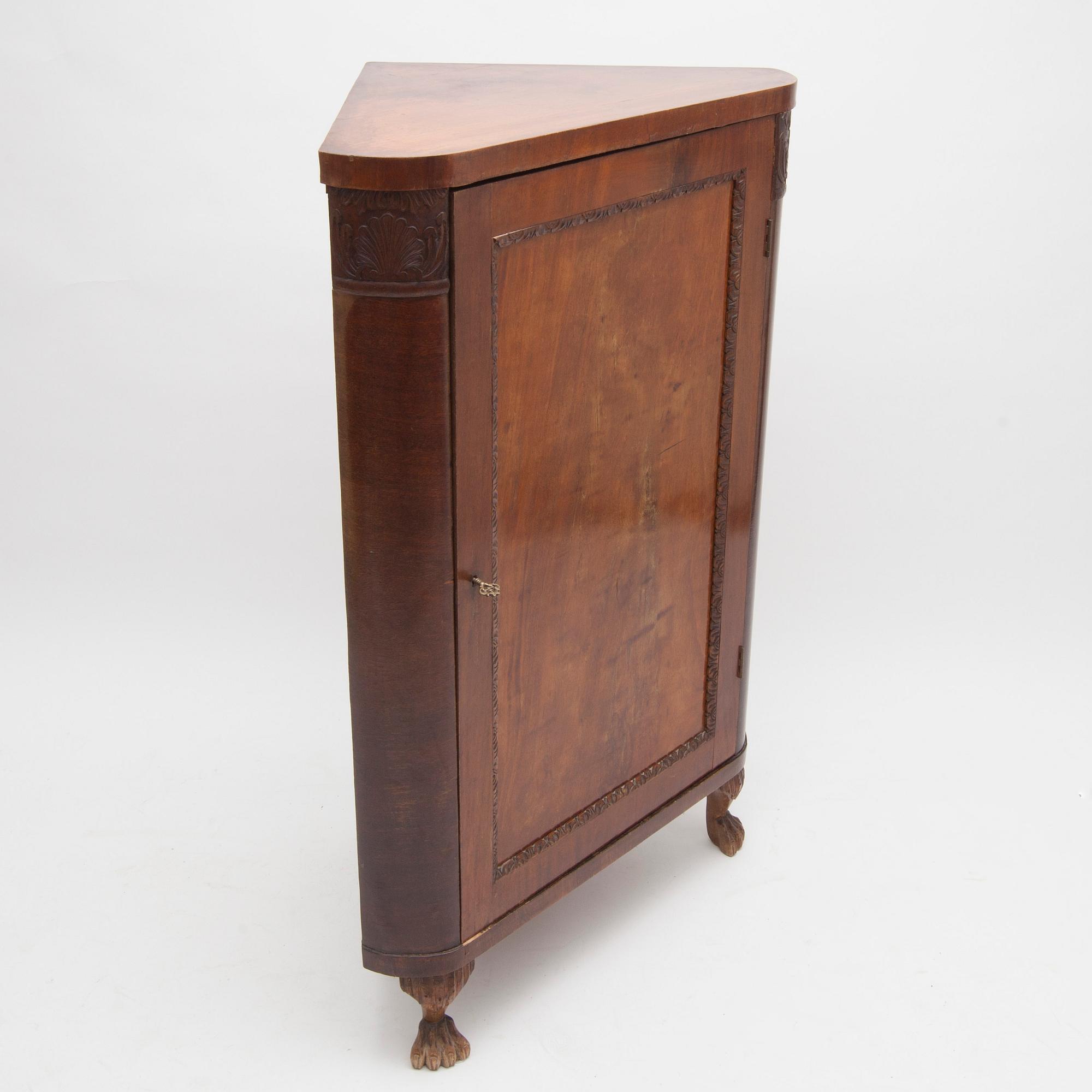 HÖRNSKÅP, Chippendale-stil, 1920/1930-tal.