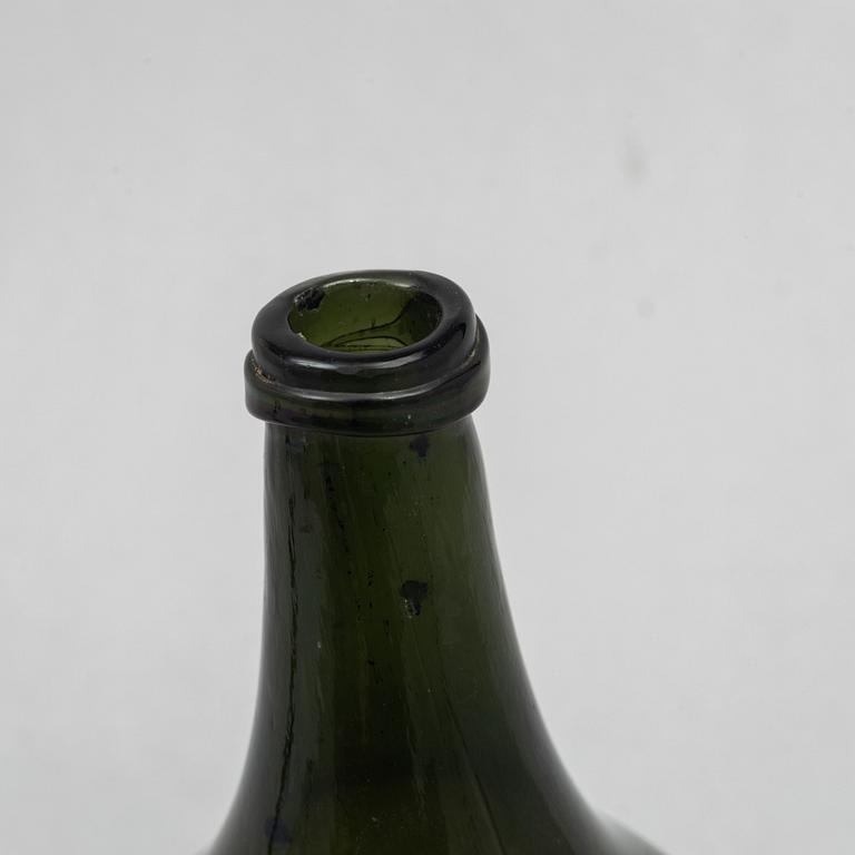 A glass bottle, 18th century.