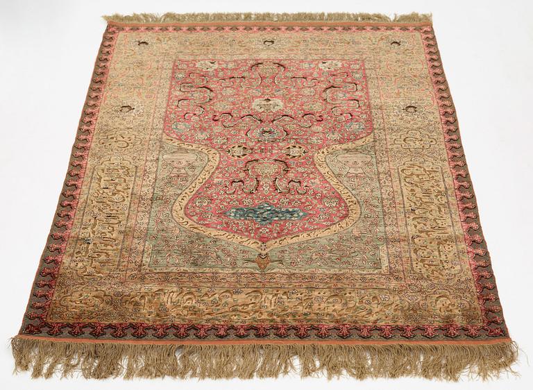 Matta, antik silke Kum Kapi med metallbroschering, Istanbul omkring 1910, "Sultan's Head Prayer" design.