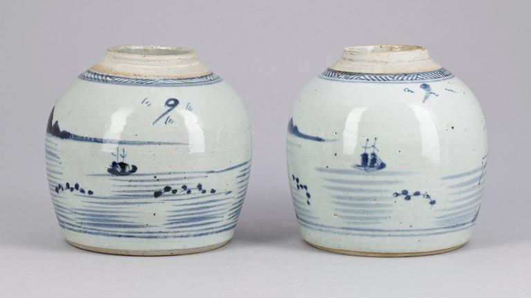 BOJANER, ett par snarlika, porslin, Kina 1800-tal.