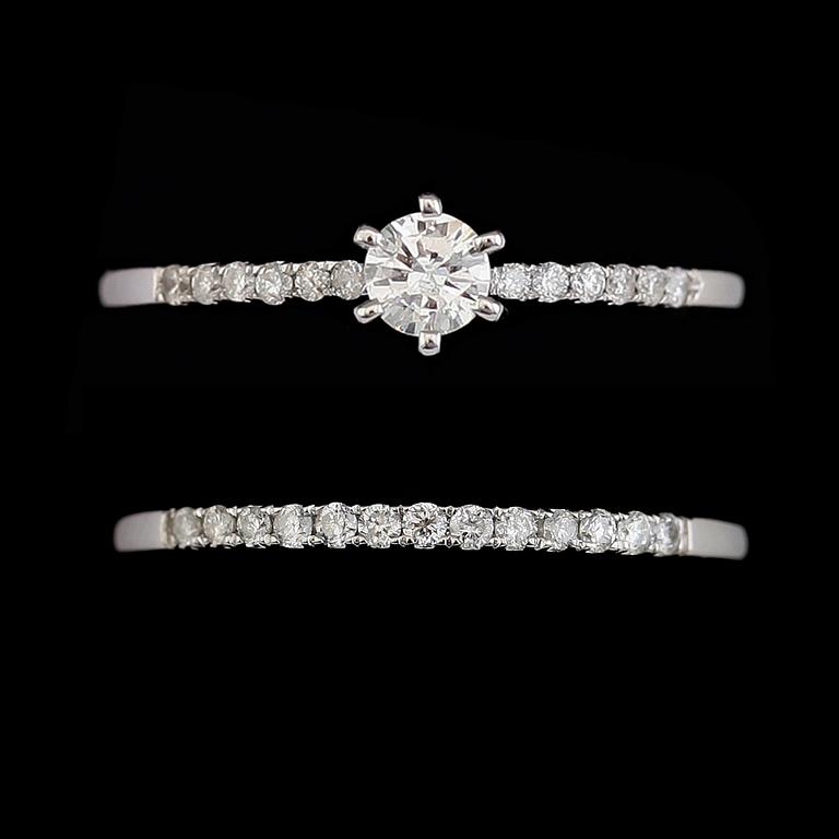 RINGAR, 1 par, 14K vitguld, briljantslipade diamanter tot ca 0.50 ct. Total vikt ca 3 g.