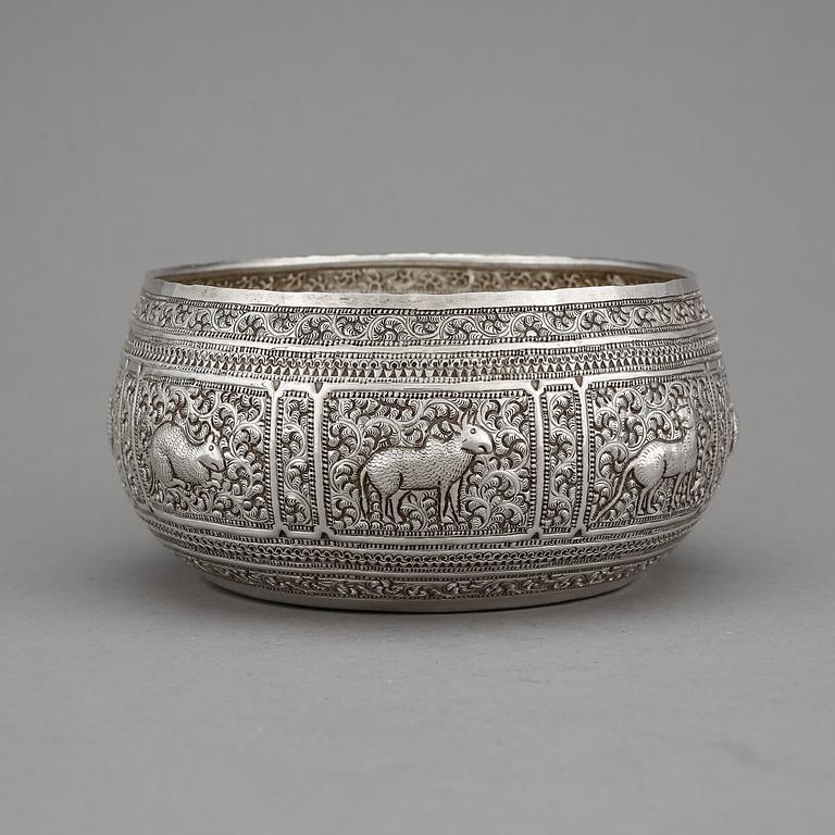 SKÅL, silver, troligen Thailand, 1900-tal. Vikt ca 220g.