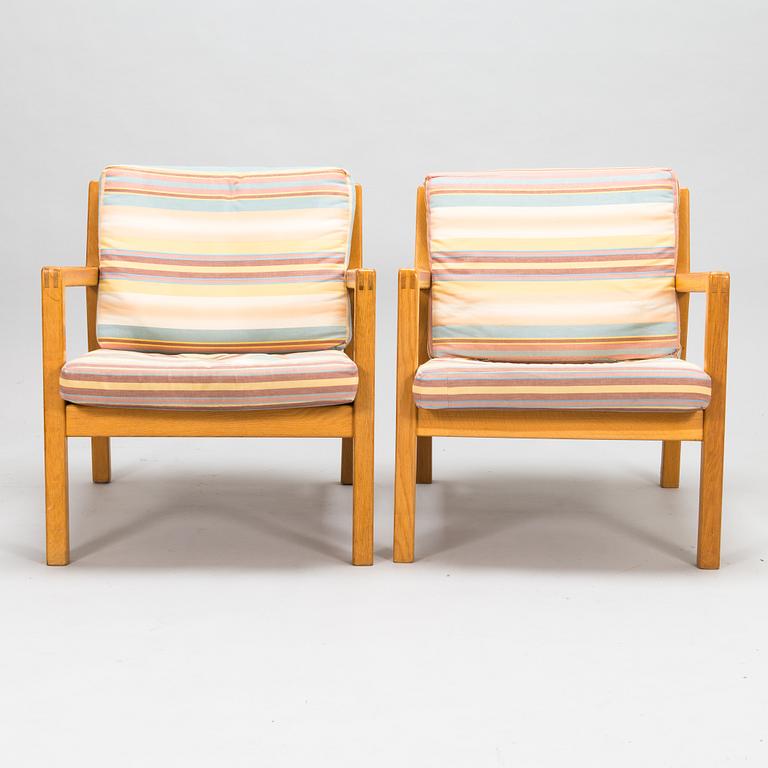 Carl Gustaf Hiort af Ornäs, A pair of mid-20th-century armchairs, "Rialto" manufacturer Puunveisto Oy - Träsnideri Ab.