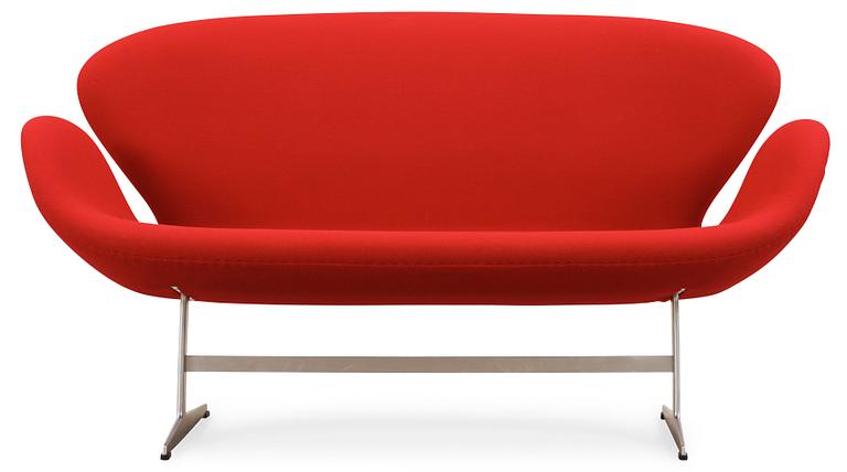 An Arne Jacobsen 'Swan' sofa, Fritz Hansen, Denmark 2000.