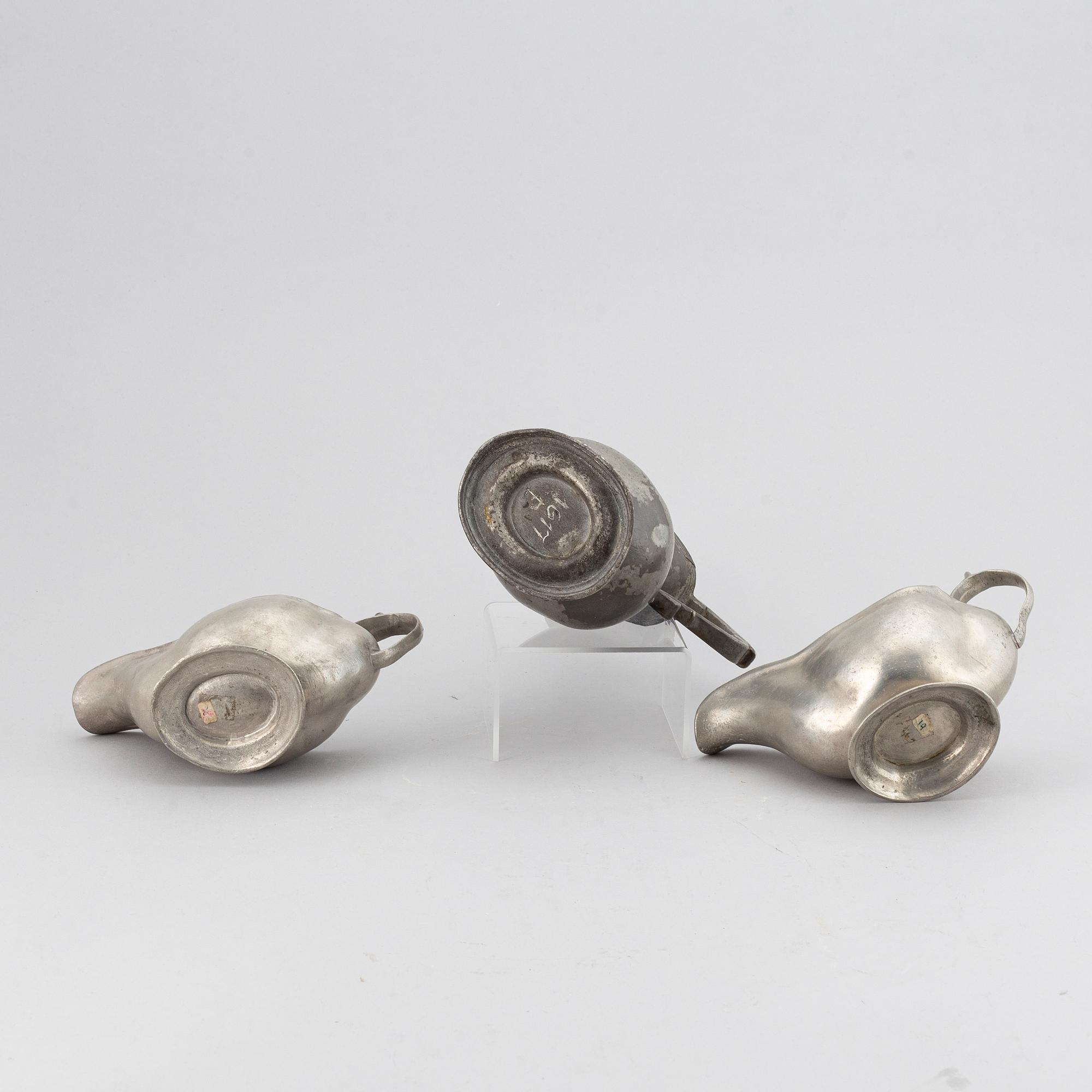 2 saucepans and a pot, pewter, 18th Century.