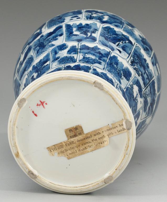 A blue and white vase, Qing dynasty, Kangxi (1662-1722).