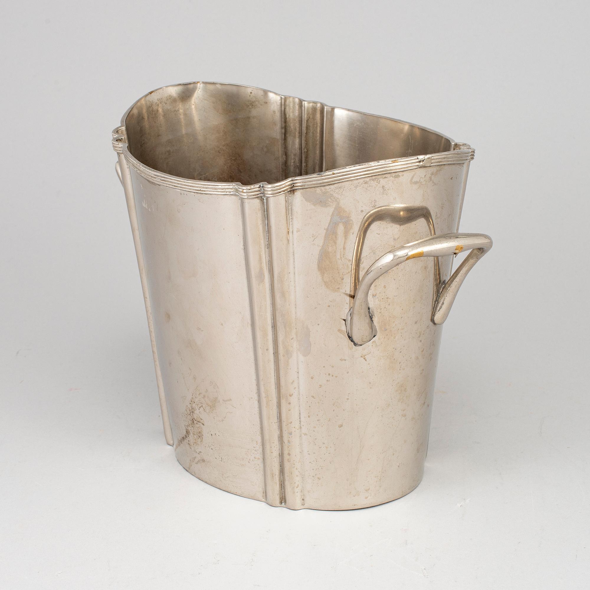 A 20th century plate champagne cooler.