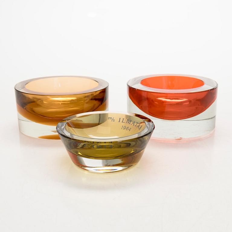 Saara Hopea, three art glass objects/bowls, models SH 117 and SH 144, signed S. Hopea Nuutajärvi Notsjö -56 and -64.