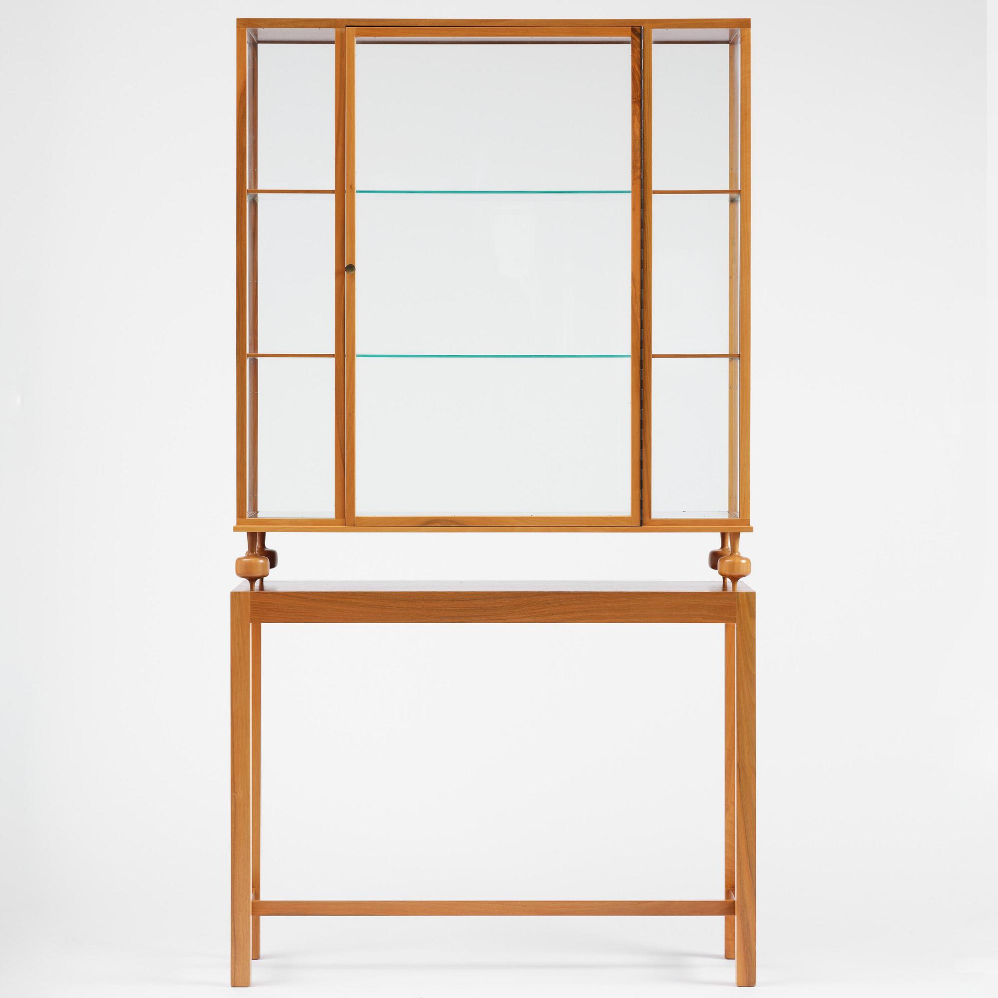 Josef Frank, a walnut showcase cabinet model "B 2077", Firma Svenskt Tenn.