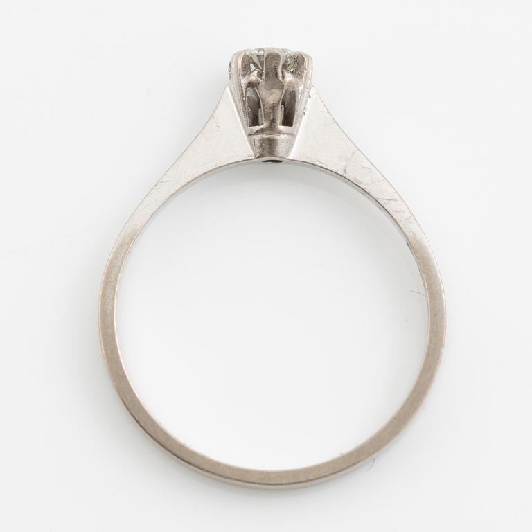 Ring, 18K white gold with brilliant-cut diamond.