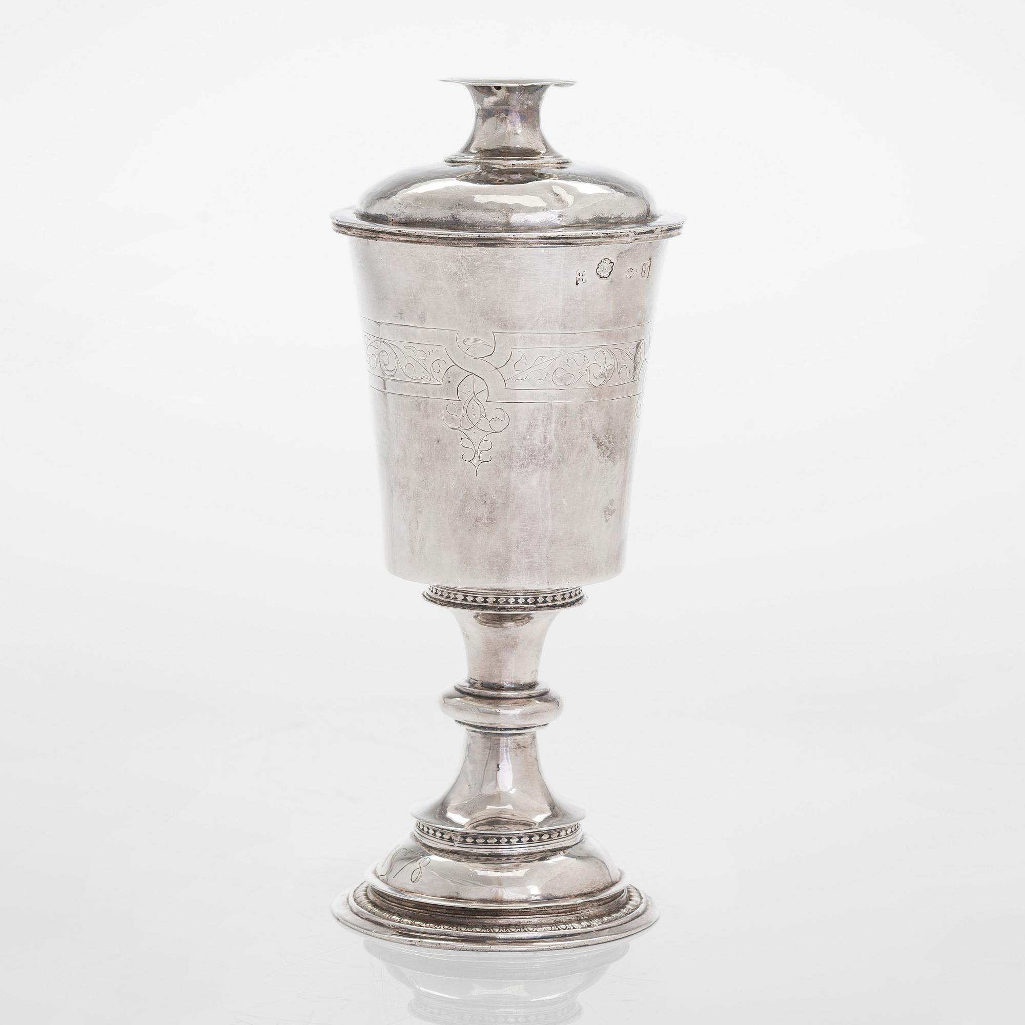 Ehtoollismalja ja pateeni, sterlinghopeaa, Lontoo, 1577/1578.