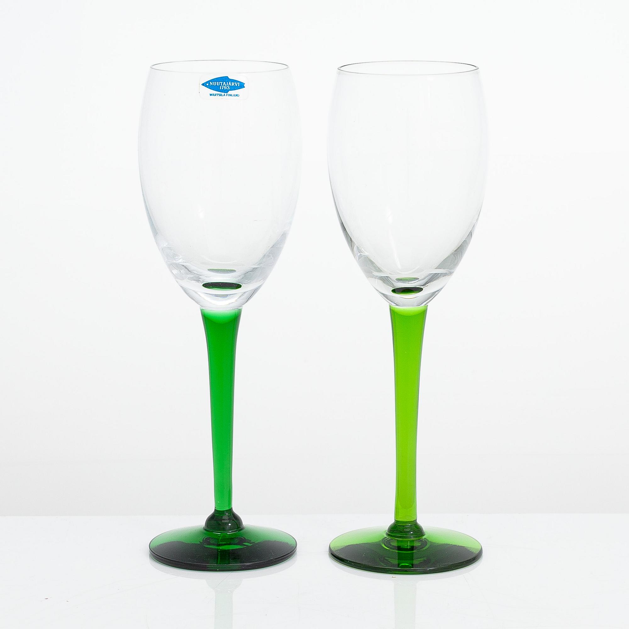 Saara Hopea, a 12-piece set of 'Traviata' wine glasses, Nuutajärvi.
