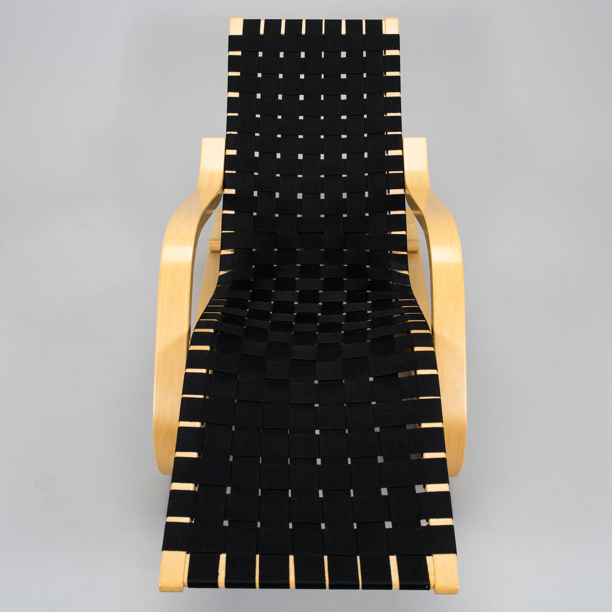 Alvar Aalto, A 1980's chaise Lounge '43' for Artek.